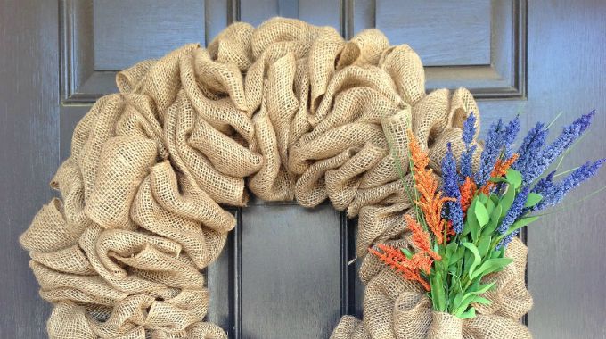 Check out this amazing burlap wreath from Little Lovely Leaders and more fall activities at the link!